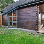 Blockbohlen-haus Auf Hof Prázdninový dům
