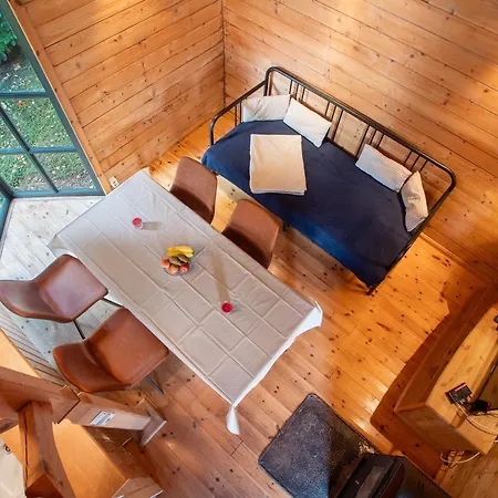 Blockbohlen-haus Auf Hof Verchen