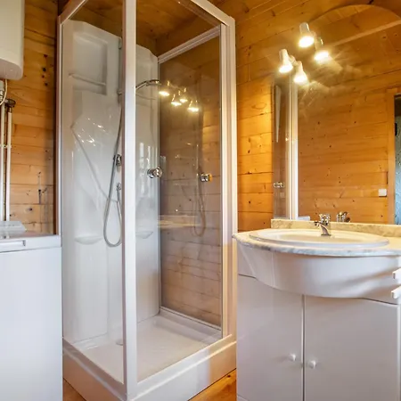 Blockbohlen-haus Auf Hof * Verchen