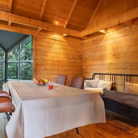 Blockbohlen-haus Auf Hof *